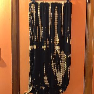 *3 for $25* Jesse & J Black tye dye high low Skirt ruching on the sides Size 3X